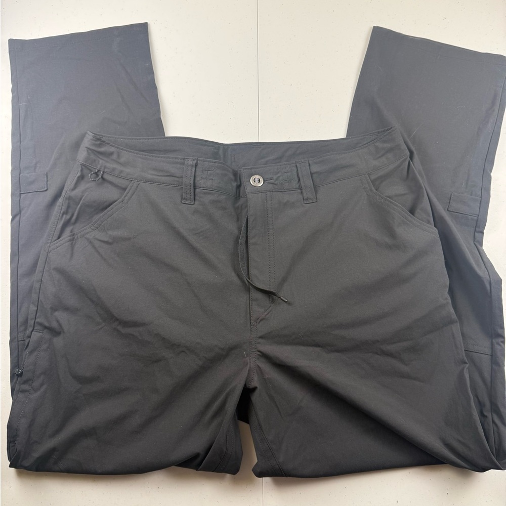 Patagonia Women’s Black Cargo Pants with Utility Pockets